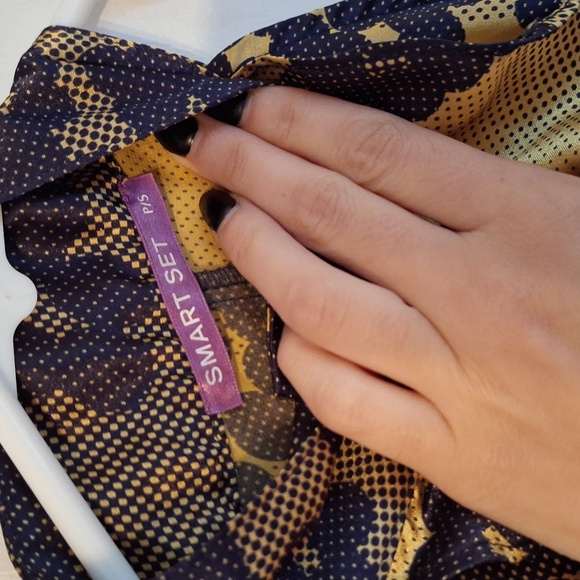 Floral top - Picture 2 of 3